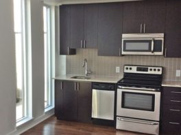 ph04-260-sackville-st-one-park-west-condos-regent-park-b-005